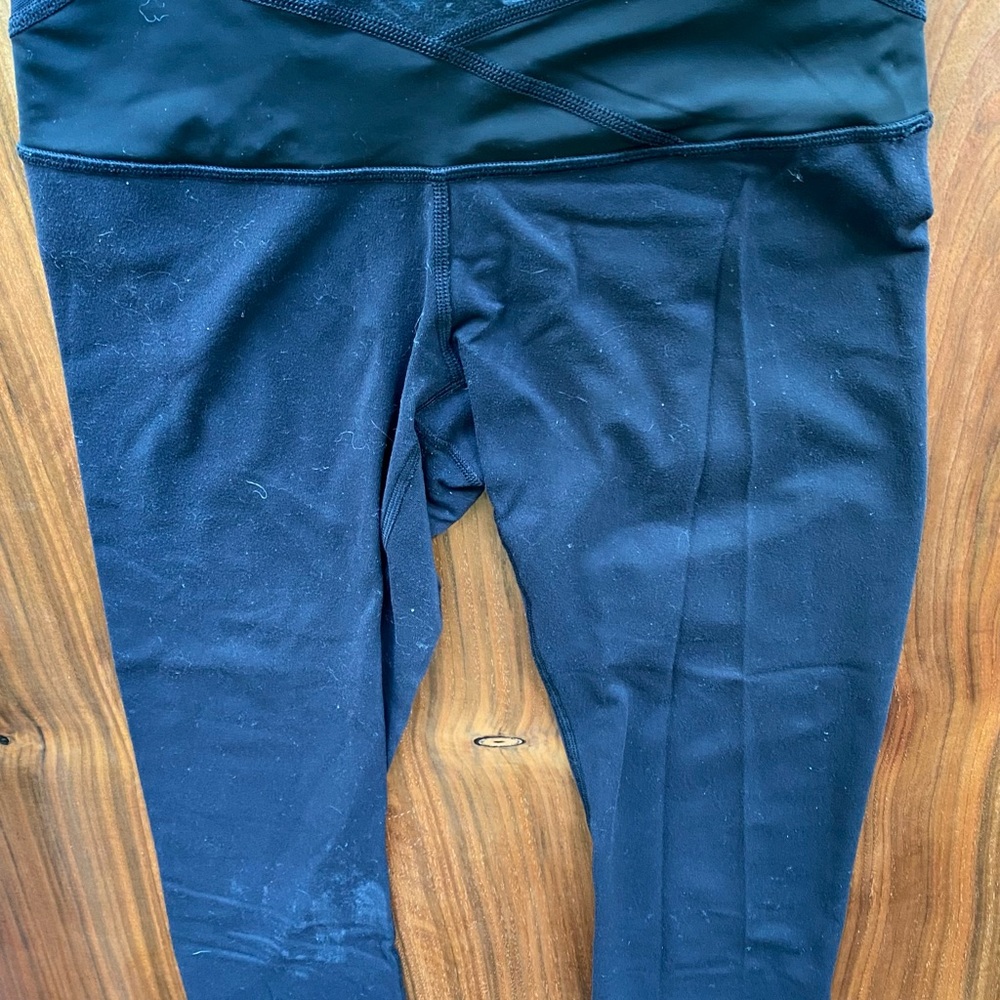 Lululemon Black High-Waisted Capris for Active Comfort